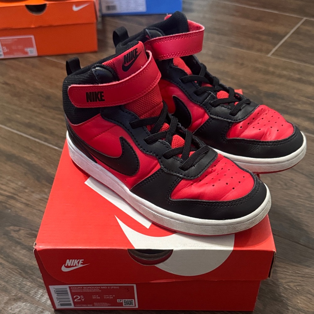 Nike Kids Court Borough Mid 2 size 2.5